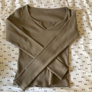 Brandy Melville long sleeve shirt
